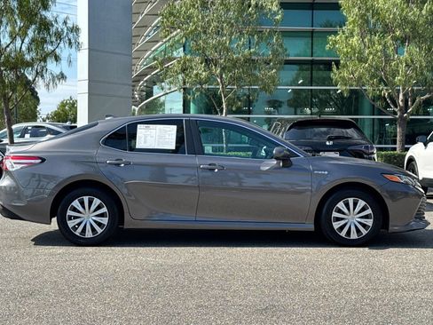Used 2020 Toyota Camry LE FWD image 3