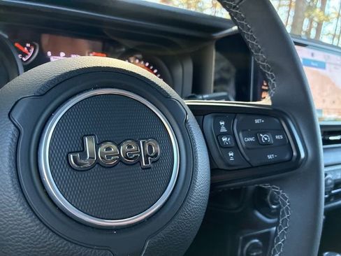 Used 2025 Jeep Wrangler Sport S image 27