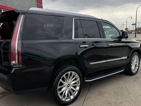 Used 2016 Cadillac Escalade Luxury image 2