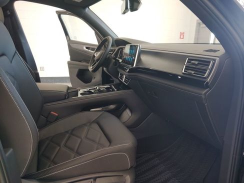 New 2026 Volkswagen Atlas Cross Sport SE FWD image 18