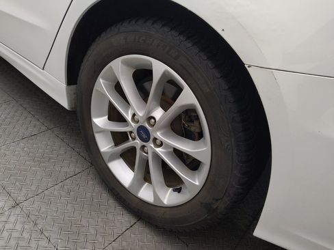 Used 2019 Ford Fusion SE FWD image 31