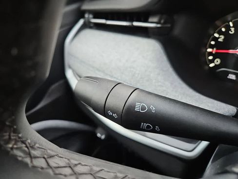 Used 2024 Jeep Compass Latitude image 33