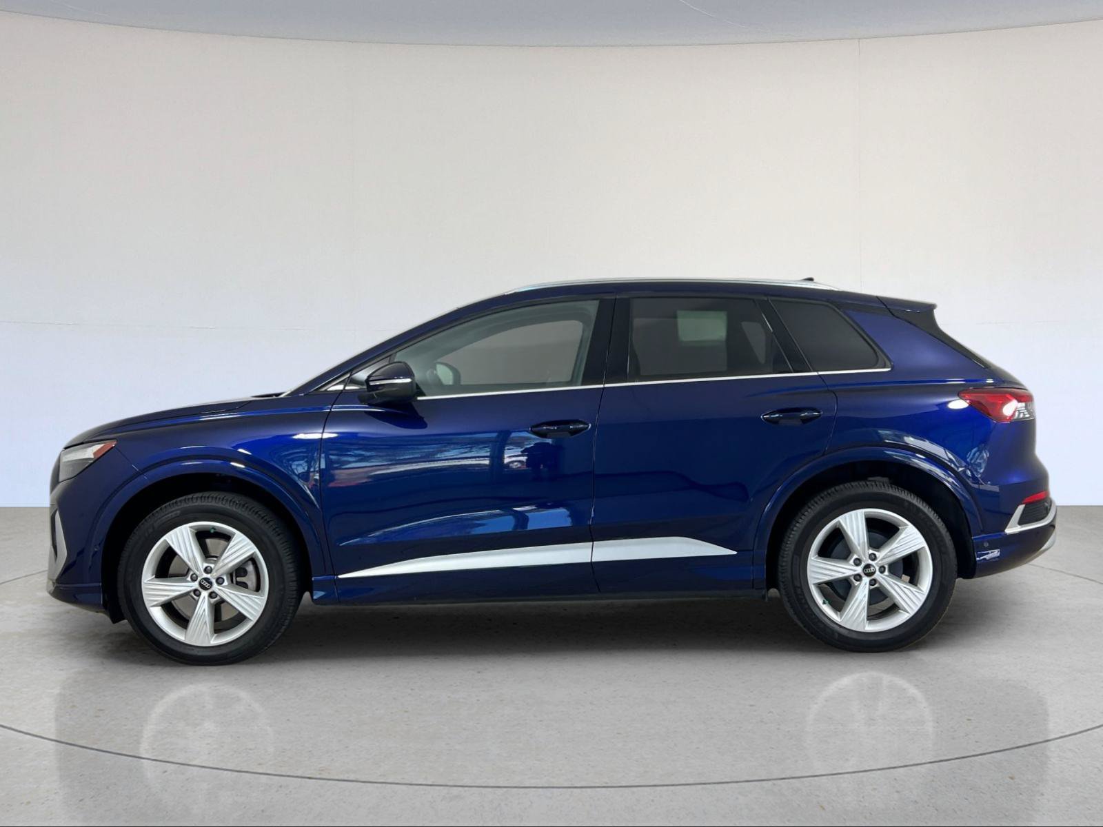 Used 2023 Audi Q4 e-tron Premium Plus w/ Premium Plus AWD/4WD image 3