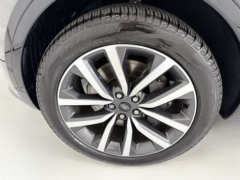 Used 2024 Land Rover Discovery Dynamic SE AWD/4WD image 30