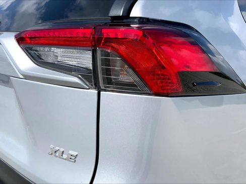 Used 2019 Toyota RAV4 XLE Premium FWD image 30