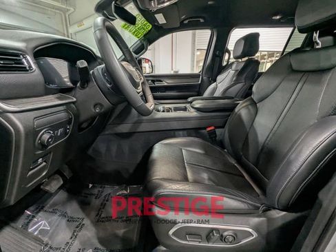 Used 2024 Jeep Wagoneer L Series II w/ Flexible Seating Group image 27