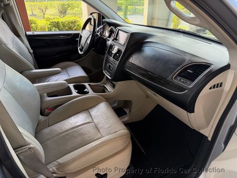 Used 2013 Chrysler Town & Country Limited w/ Luxury Group FWD image 38