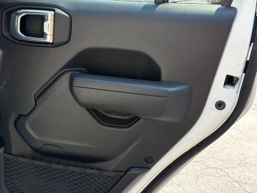 Used 2024 Jeep Wrangler Unlimited Sport AWD/4WD image 19