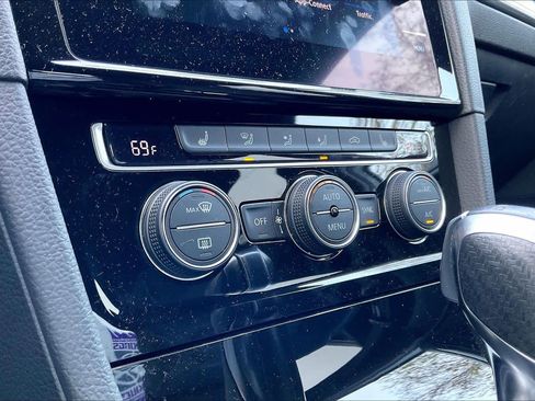 Used 2019 Volkswagen Golf R image 32