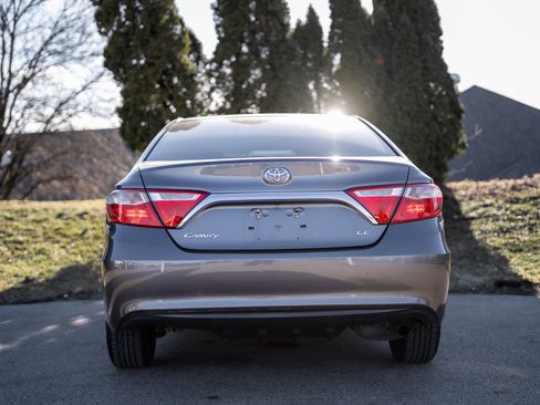 Used 2017 Toyota Camry LE image 6