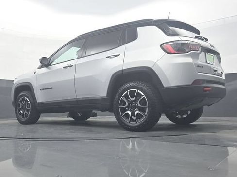 Used 2025 Jeep Compass Trailhawk AWD/4WD image 31
