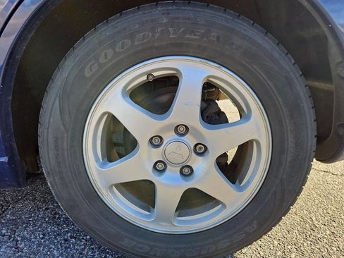 Used 2009 Mitsubishi Galant ES image 19