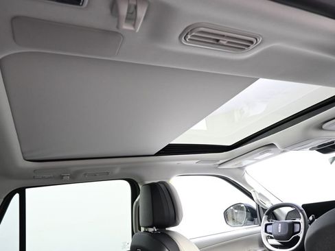 New 2026 Lincoln Navigator Reserve w/ Jet Appearance Package AWD/4WD image 17