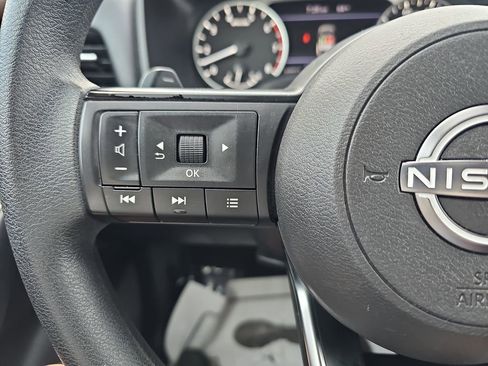Used 2023 Nissan Rogue S image 20