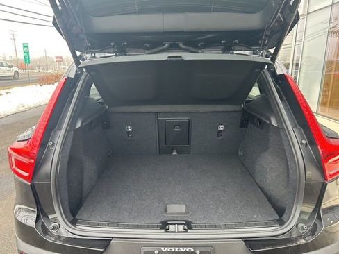 Certified 2025 Volvo XC40 B5 Core AWD/4WD image 11