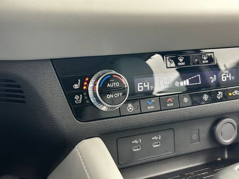 New 2025 Mitsubishi Outlander SEL image 32