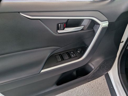 Certified 2025 Toyota RAV4 XLE AWD/4WD image 8