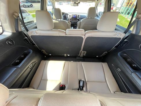 Used 2018 Honda Pilot Touring image 16