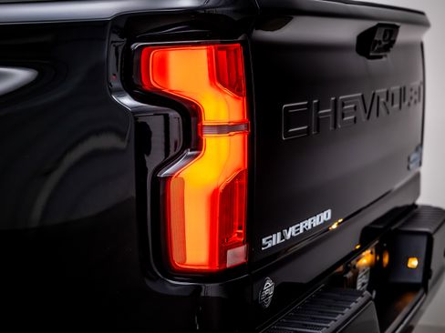 Used 2025 Chevrolet Silverado 2500 High Country w/ High Country Premium Package image 12