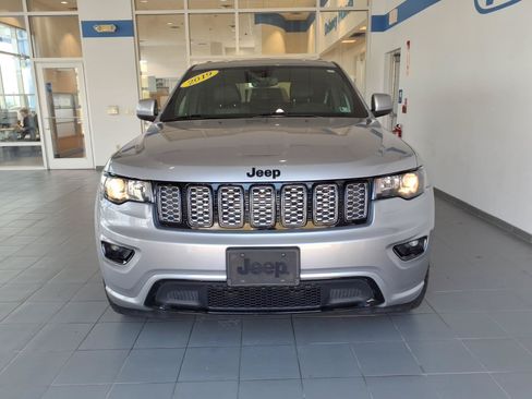 Used 2019 Jeep Grand Cherokee Altitude AWD/4WD image 2