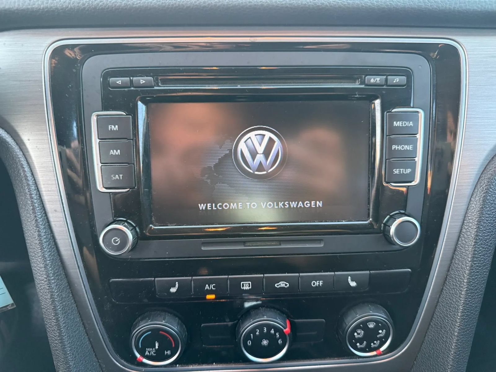 Used 2014 Volkswagen Passat 1.8T SE FWD image 18