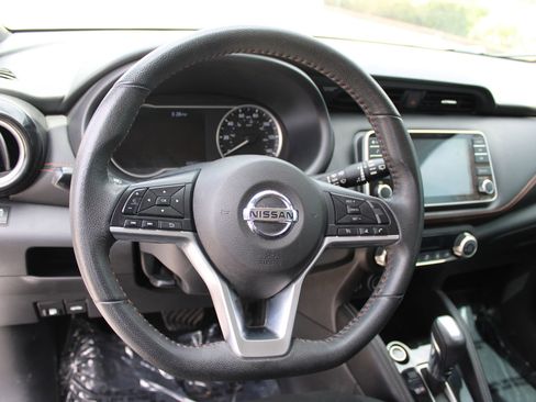 Used 2019 Nissan Kicks SR FWD image 11