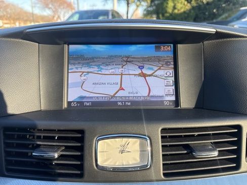 Used 2017 INFINITI Q70 L 3.7 image 25