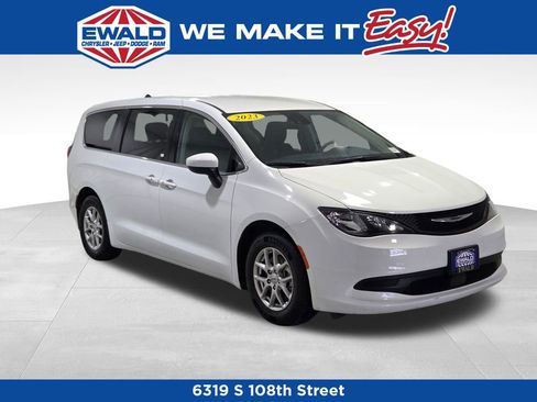 Used 2023 Chrysler Voyager LX image 1