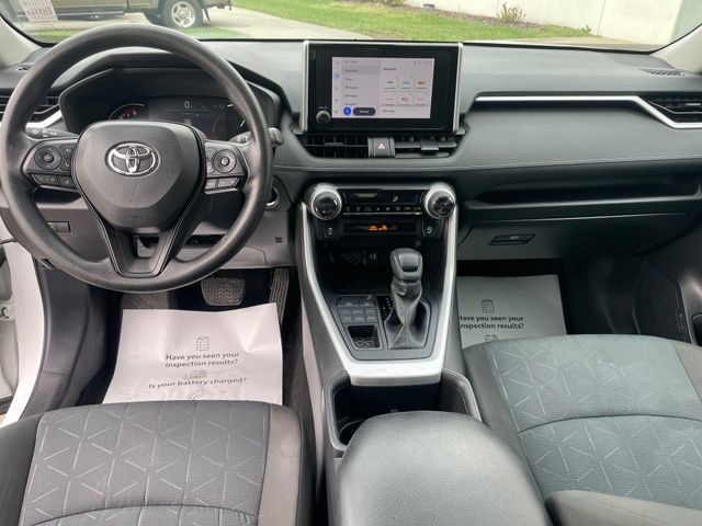 Used 2025 Toyota RAV4 XLE AWD/4WD image 13