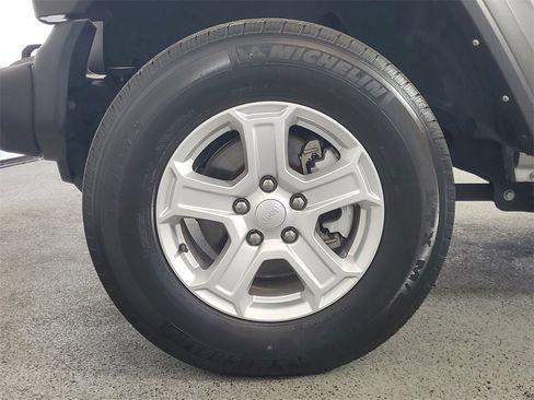 Used 2022 Jeep Wrangler Unlimited Sport image 9