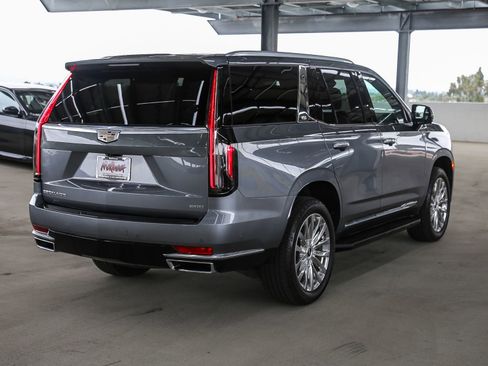 Used 2022 Cadillac Escalade Premium Luxury RWD image 4