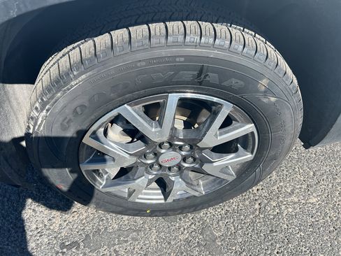 Used 2023 GMC Acadia SLT image 23