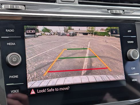 Used 2024 Volkswagen Tiguan SE w/ Panoramic Sunroof Package AWD/4WD image 27