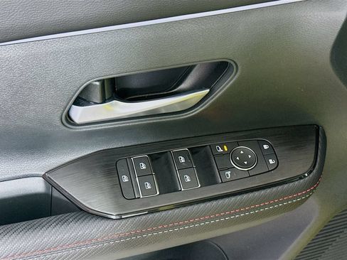 Certified 2025 Nissan Kicks SR FWD image 24