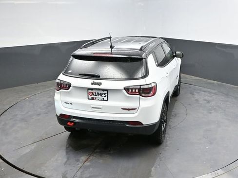 Used 2025 Jeep Compass Trailhawk AWD/4WD image 43