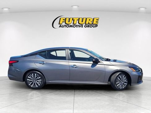Certified 2025 Nissan Altima 2.5 SV FWD image 3