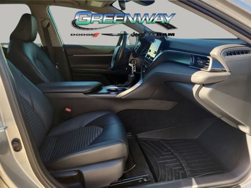 Used 2022 Toyota Camry SE image 10