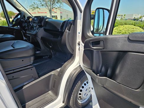 Used 2025 RAM ProMaster 2500 w/ Convenience Group FWD image 24