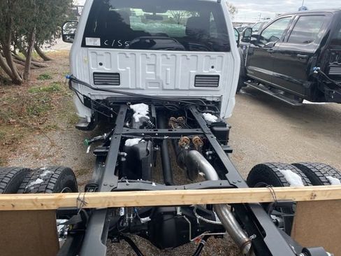 New 2026 Ford F550 4x4 Regular Cab Super Duty w/ XLT Value Package image 6