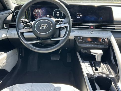 Certified 2022 Hyundai Elantra Limited FWD image 23