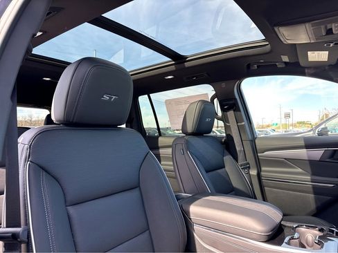 New 2026 Buick Enclave Sport Touring w/ Power Package AWD/4WD image 5