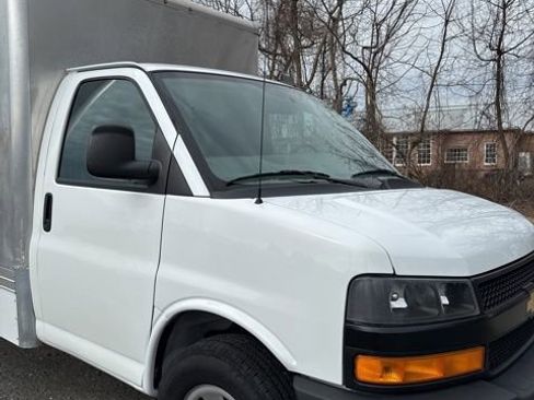 Used 2023 Chevrolet Express 3500 w/ Power Convenience Package image 5