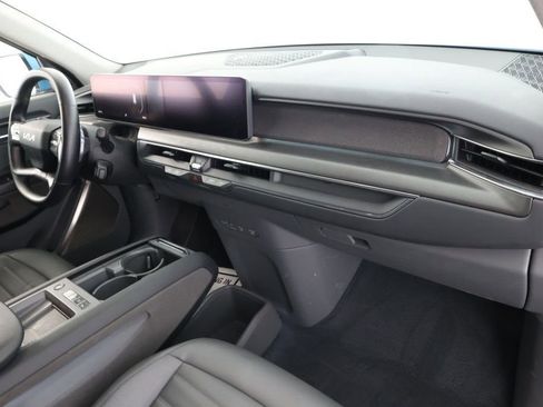 Used 2024 Kia EV9 Land image 27