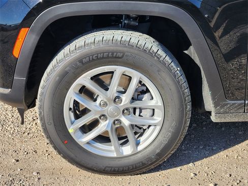 New 2025 Jeep Grand Cherokee L Laredo image 7