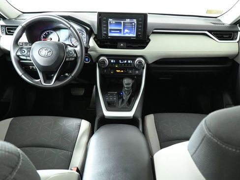 Used 2021 Toyota RAV4 XLE w/ Convenience Package image 4