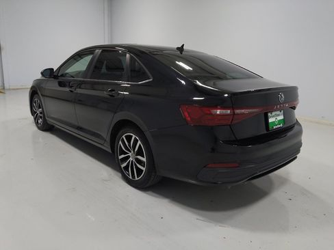 Used 2025 Volkswagen Jetta SE FWD image 5