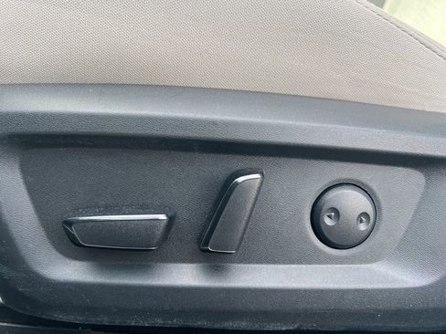 Used 2025 Nissan Rogue SV image 12