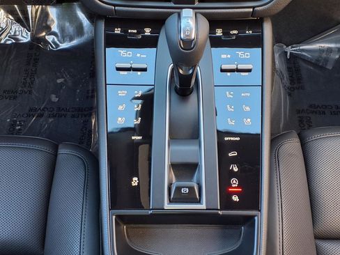 Used 2022 Porsche Macan image 19