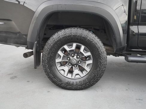 Certified 2023 Toyota Tacoma TRD Off-Road image 32