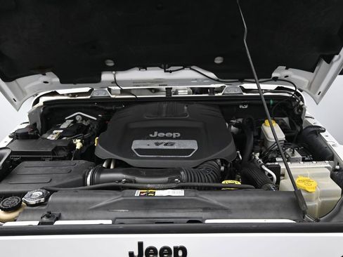 Used 2012 Jeep Wrangler Unlimited Sahara AWD/4WD image 24